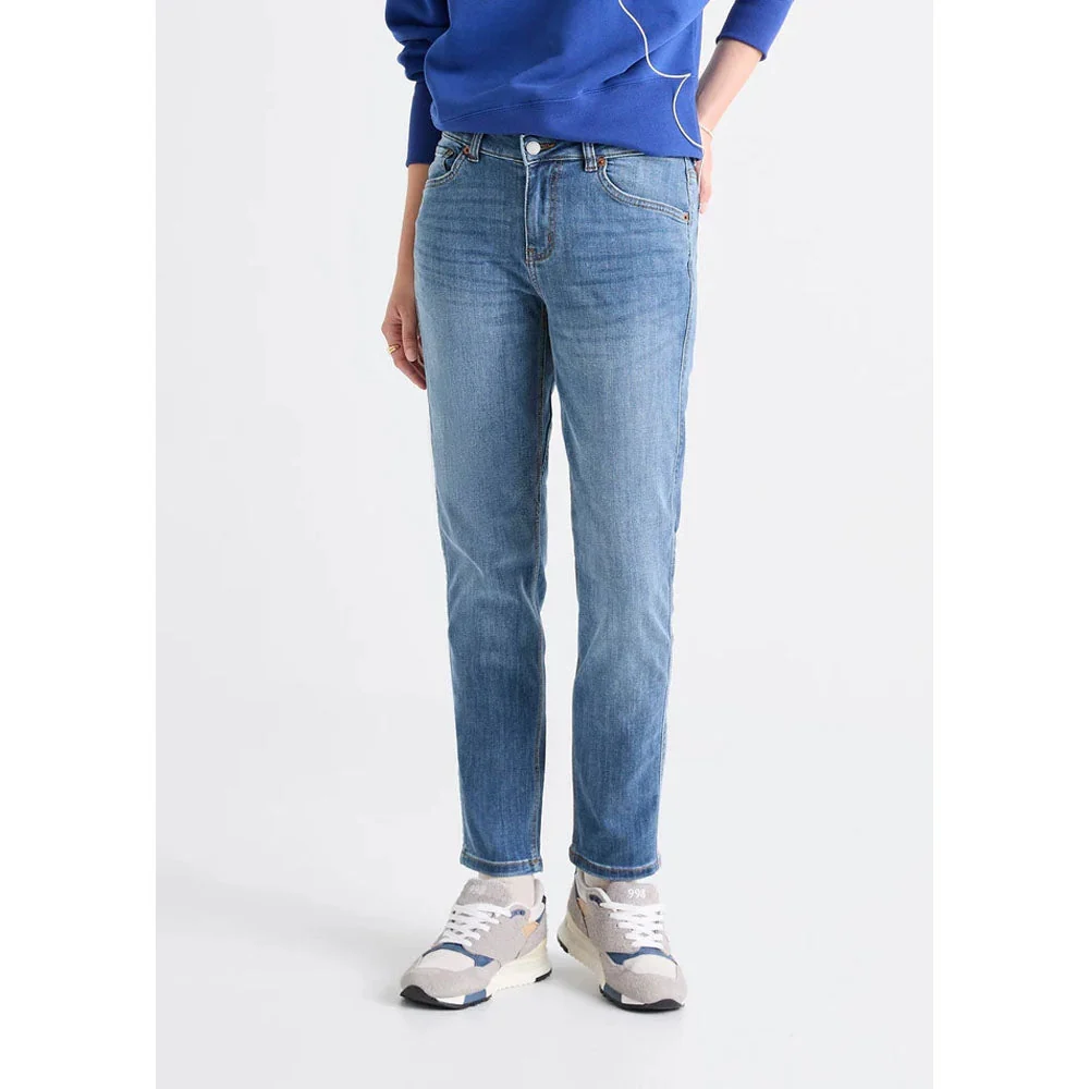 Women's Performance Denim Girlfriend Jean - 30" Inseam